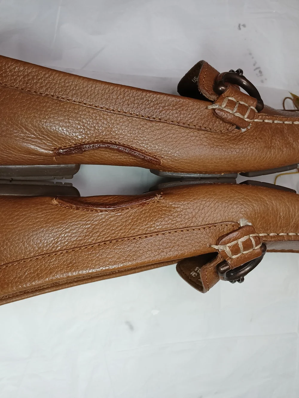 Hush Puppies Women's Brown Leather Bit-Accent Loafers *Scuffing Under Front*